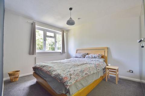 23 Cavalier Road, Thame, OX9 3TP