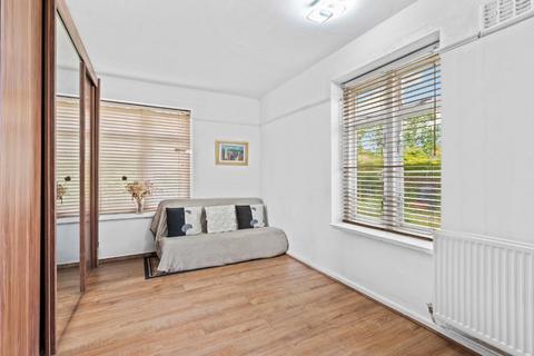 3 bedroom maisonette to rent, Bushey Road, Wimbledon Chase, London, SW20 8EE