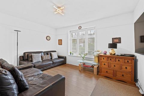 3 bedroom maisonette to rent, Bushey Road, London, SW20 8EE