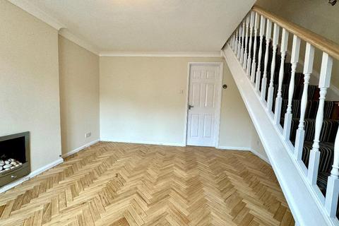 2 bedroom house to rent, Pearl Gardens, Slough, SL1 2YZ