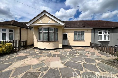 3 bedroom bungalow for sale, Patricia Drive, Hornchurch, RM11