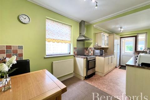 3 bedroom bungalow for sale, Patricia Drive, Hornchurch, RM11