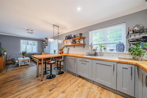 78 Weycombe Road, Haslemere, GU27 1EQ