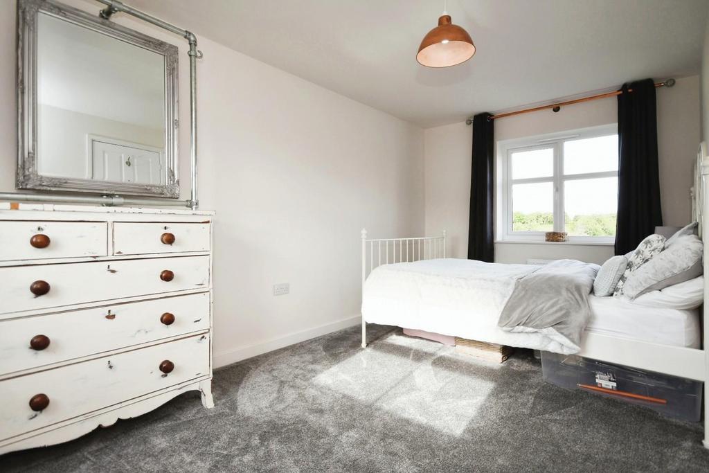 BEDROOM 2 02.jpg