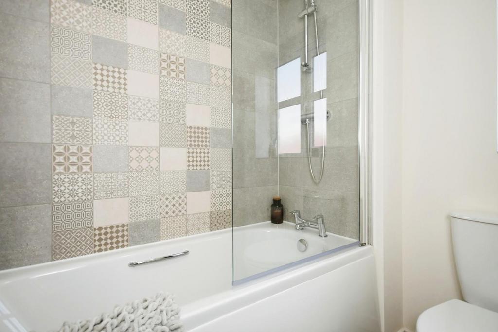 BATHROOM 02.jpg