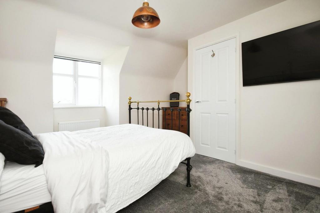 BEDROOM 3 02.jpg