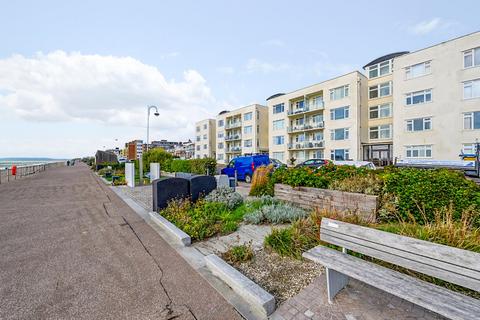 2 bedroom flat to rent, West Parade, Bexhill-On-Sea