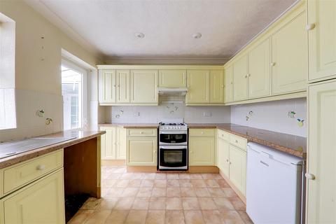 20 Wadhurst Drive, Goring By Sea, Worthing, BN12 4XA
