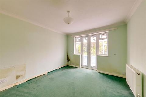 20 Wadhurst Drive, Goring By Sea, Worthing, BN12 4XA