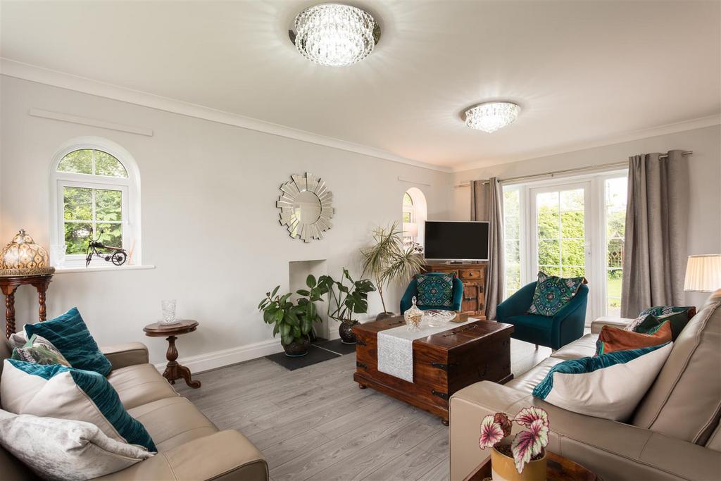 Wenlock Drive, Escrick, York, YO19 6JB 3 bed detached house for sale