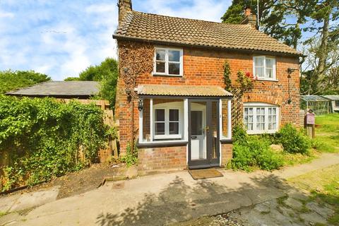 2 bedroom cottage for sale, East Street, Lilley, Luton, LU2