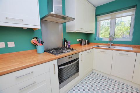7 Daniel Close, London, SW17 9DD