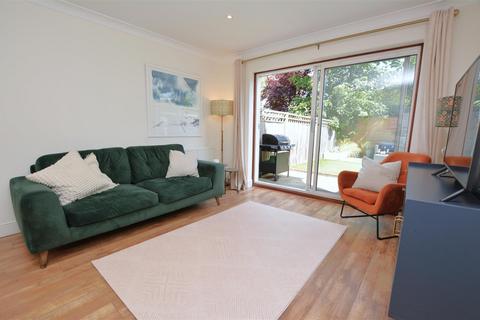7 Daniel Close, London, SW17 9DD