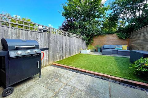 7 Daniel Close, London, SW17 9DD
