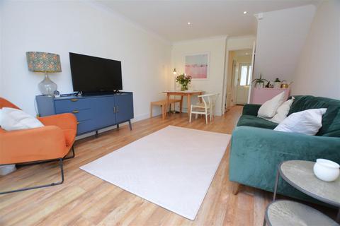 7 Daniel Close, London, SW17 9DD