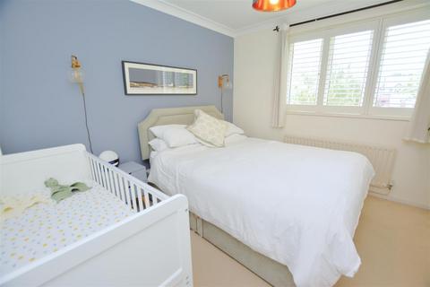 7 Daniel Close, London, SW17 9DD
