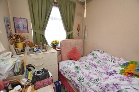 62 Dinton Road, London, SW19 2AP