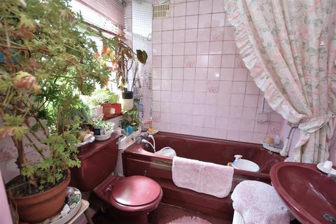 62 Dinton Road, London, SW19 2AP