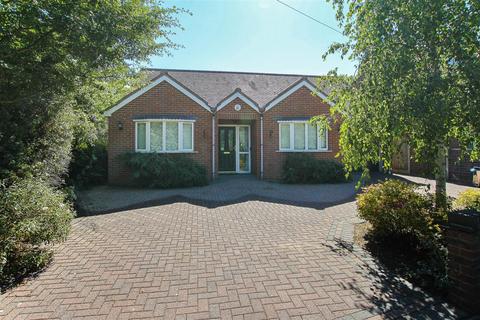 2 bedroom detached bungalow for sale, Tipps Cross Lane, Hook End, Brentwood