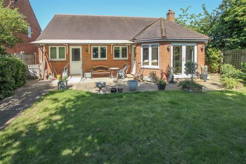 2 bedroom detached bungalow for sale, Tipps Cross Lane, Hook End, Brentwood