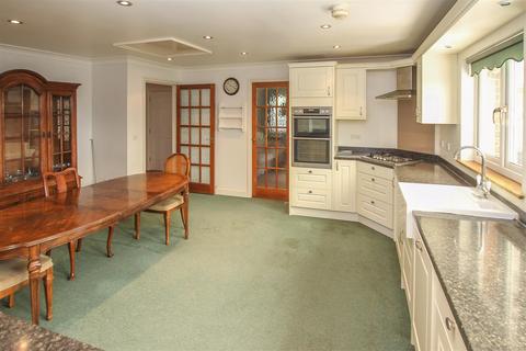 2 bedroom detached bungalow for sale, Tipps Cross Lane, Hook End, Brentwood