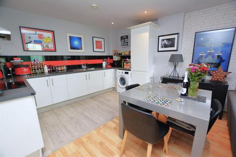 2 bedroom apartment for sale, Chapter Way, Colliers Wood SW19