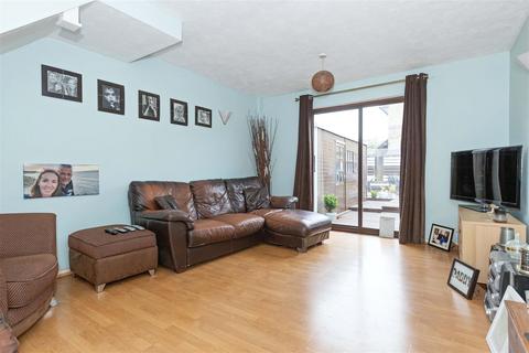 2 bedroom semi-detached house for sale, Carisbrooke Drive, Worthing