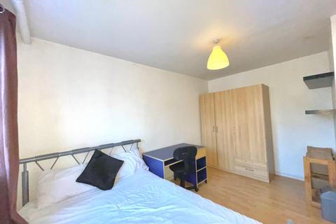 3 bedroom flat to rent, Royal College Street, London NW1