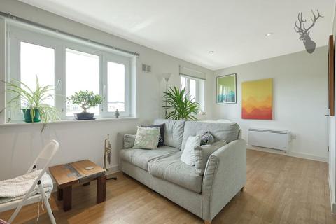 1 bedroom flat for sale, Queensgate House, Bow