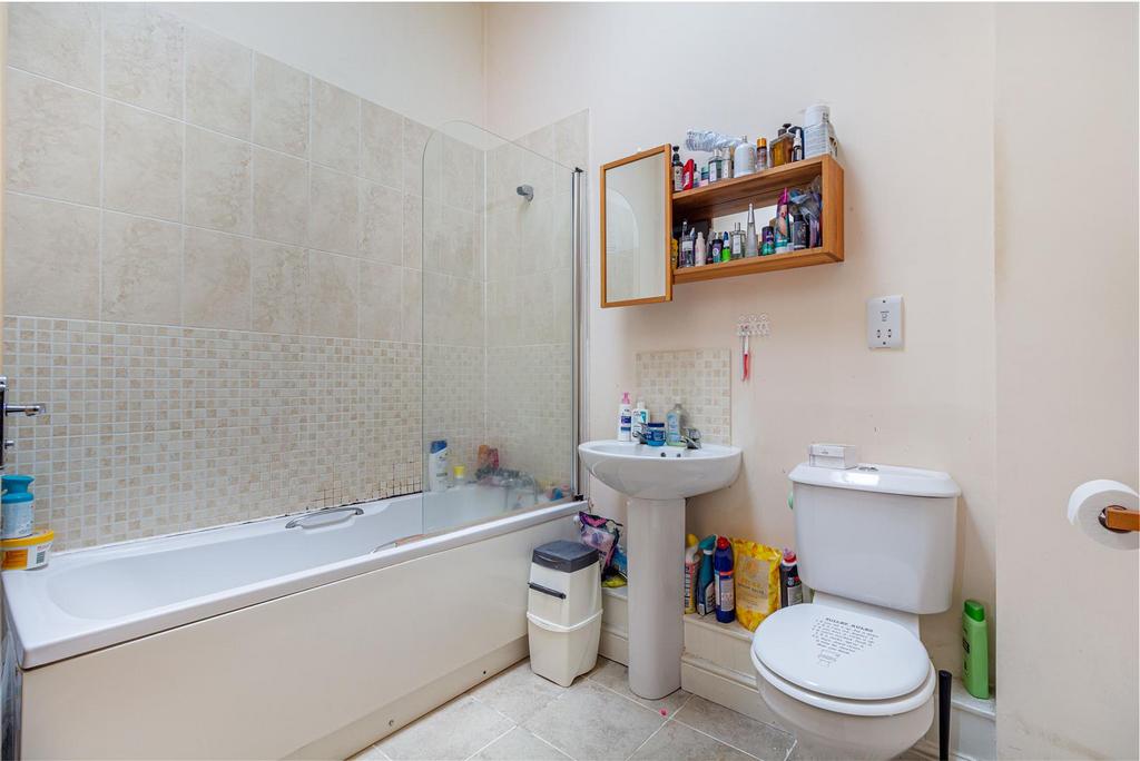 Bathroom 1.jpg