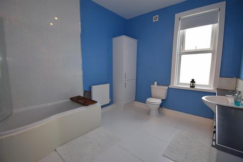 2 bedroom flat for sale, Osborne Avenue, South Shields