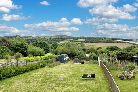 4 bedroom semi-detached house for sale, Bosence Road, Townshend