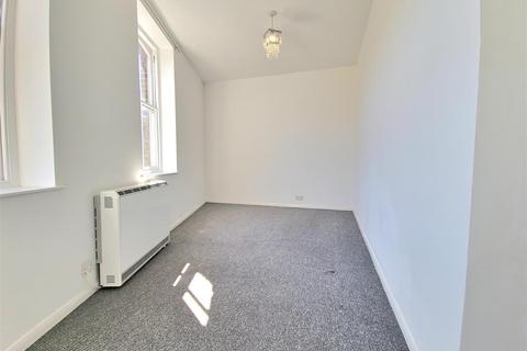 2 bedroom apartment to rent, Market Place, Margate, CT9