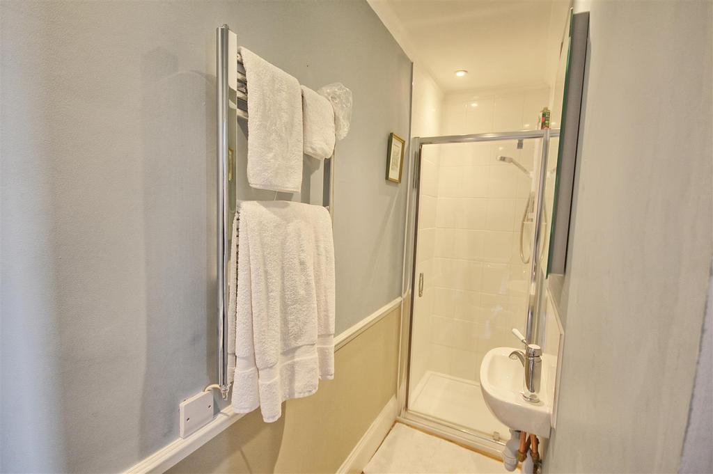 Ensuite shower to bedroom 2