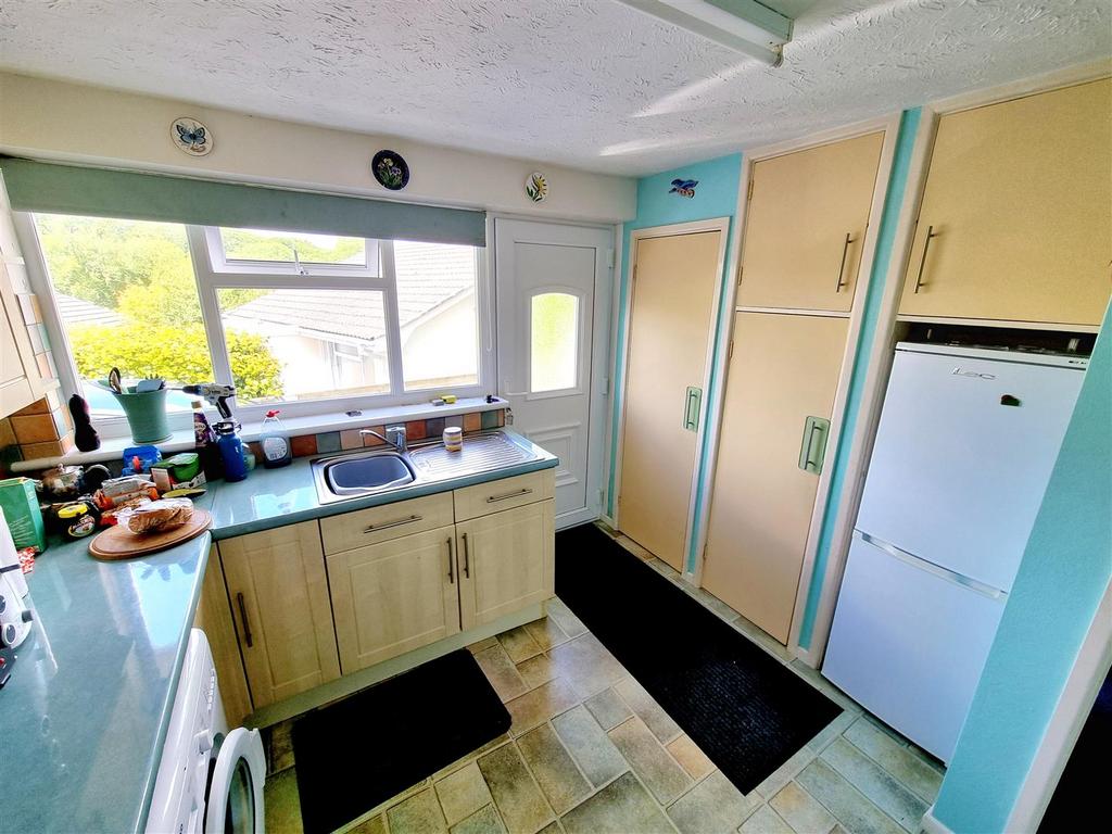 Kitchen 1.jpg