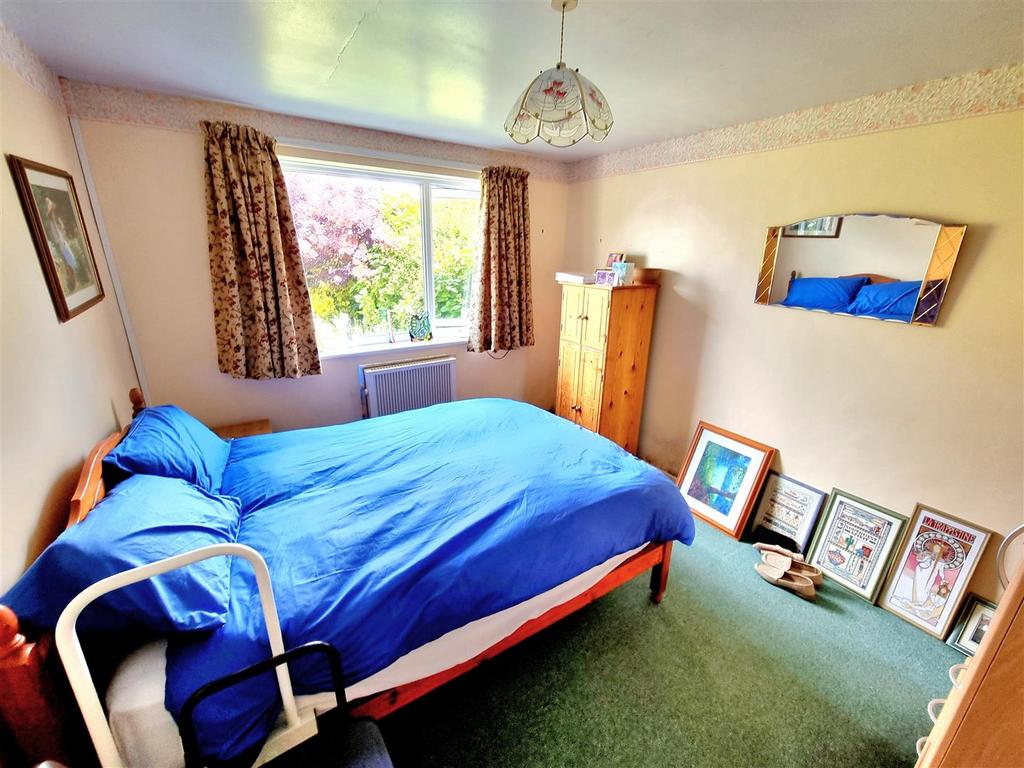 Bed 1.jpg