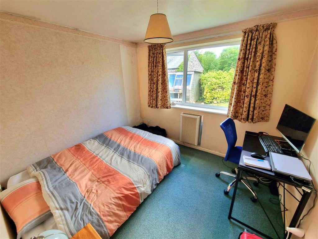 Bed 2.jpg