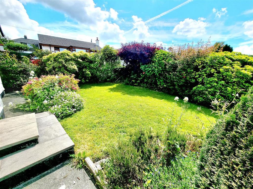 Front garden.jpg