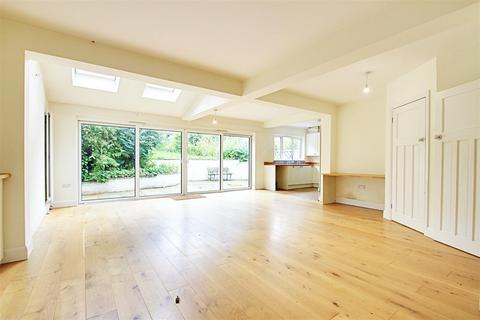 103 Hempstead Road, Kings Langley, WD4 8BS