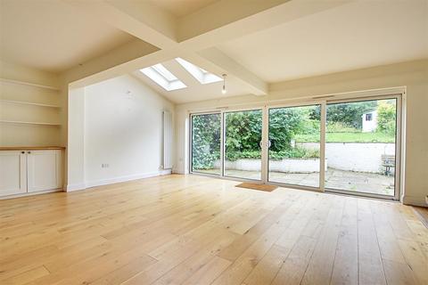 103 Hempstead Road, Kings Langley, WD4 8BS