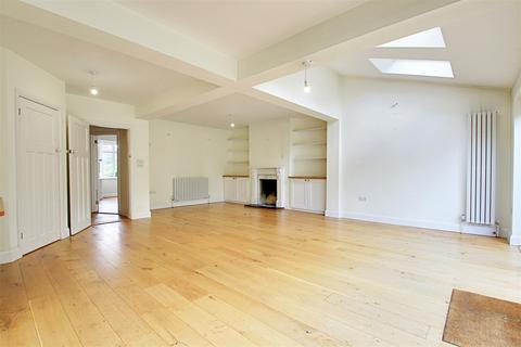 103 Hempstead Road, Kings Langley, WD4 8BS