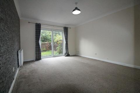 2 bedroom townhouse to rent, Greenfields, Heckmondwike, West Yorkshire