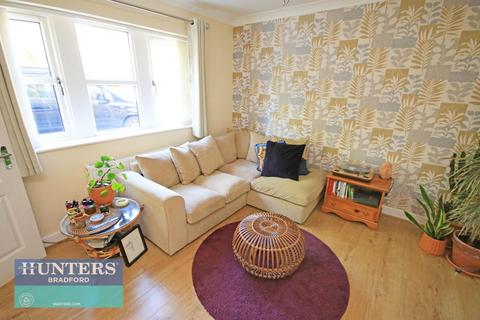 2 bedroom flat for sale, Holland Park Daisy Hill, Bradford, West Yorkshire, BD9 6AF