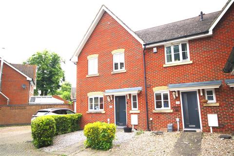 3 bedroom end of terrace house to rent, Updown Way, Chartham