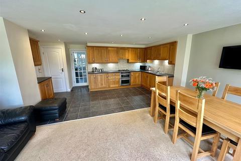 3 bedroom semi-detached house for sale, Norristhorpe Avenue, Liversedge