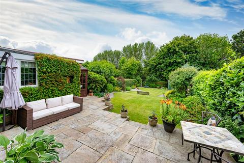35 Rennison Drive, Wombourne, Wolverhampton, WV5 9HW