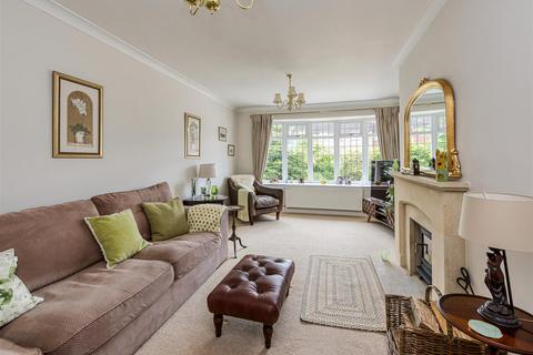 35 Rennison Drive, Wombourne, Wolverhampton, WV5 9HW