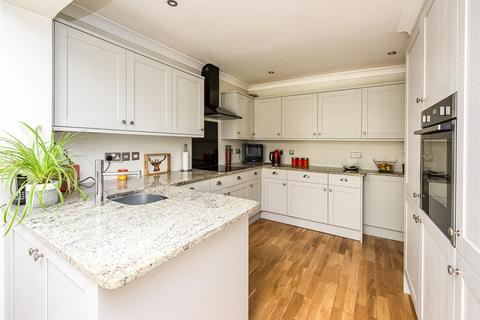 35 Rennison Drive, Wombourne, Wolverhampton, WV5 9HW