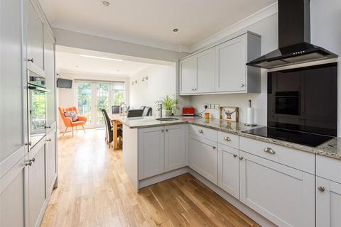 35 Rennison Drive, Wombourne, Wolverhampton, WV5 9HW