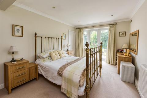 35 Rennison Drive, Wombourne, Wolverhampton, WV5 9HW